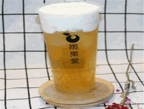 雨果爱奶茶