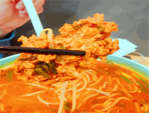 笨猪笑小鲜肉米线