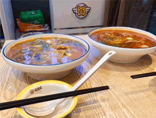 笨猪笑小鲜肉米线