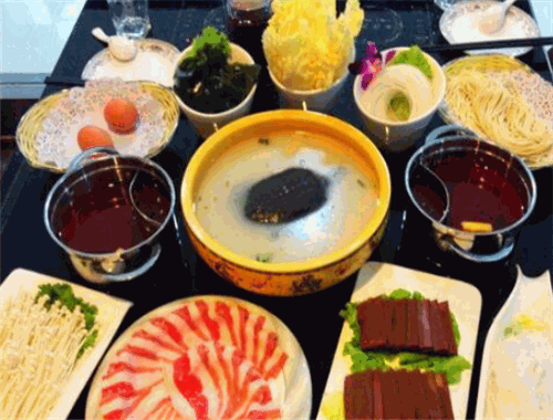由你坐煮火锅