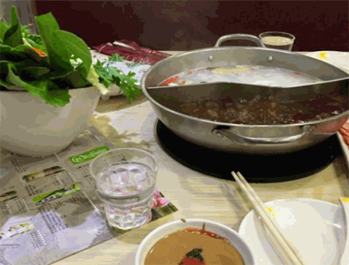 由你坐煮火锅