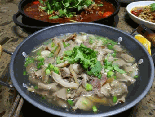 跷脚牛肉火锅