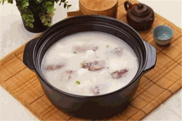 乳鸽海鲜粥