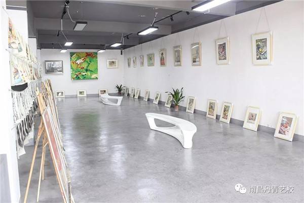 米洛瓦国际美术