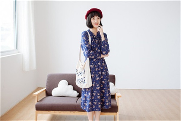 爱依服女装