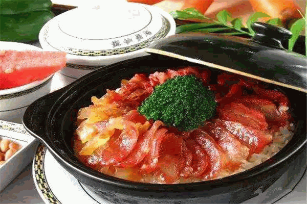 简单小厨煲仔饭