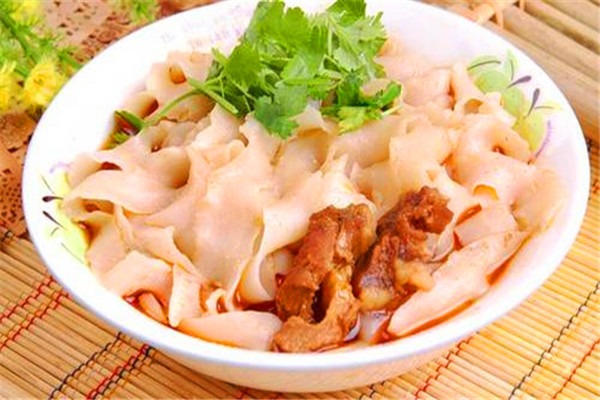 真味骨汤刀削面