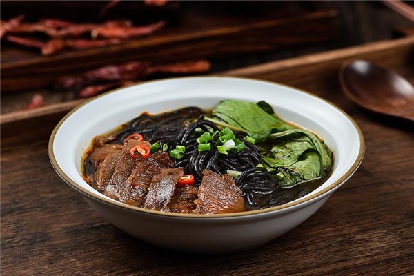 马鞍小肠牛肉面