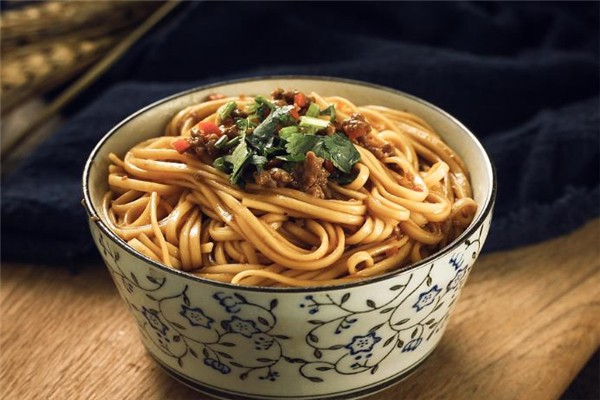 陆味牛肉面馆