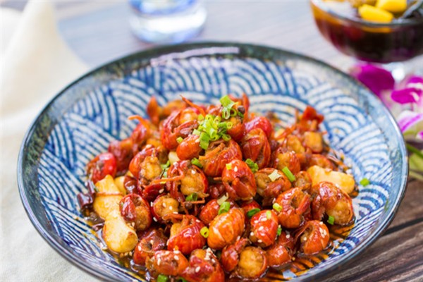 麻舌辣嘴小龙虾