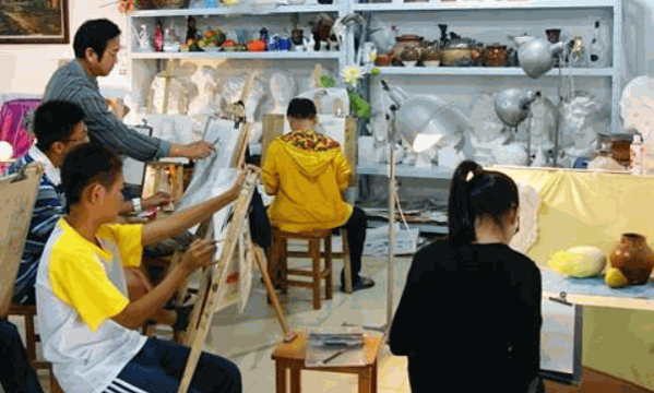 米洛瓦国际美术