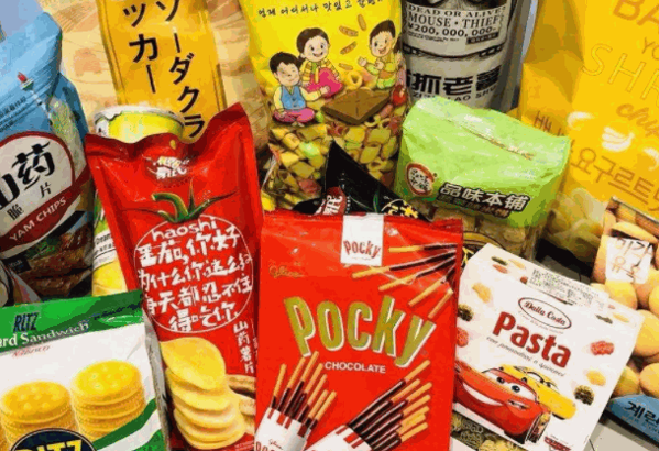 大小爱吃零食