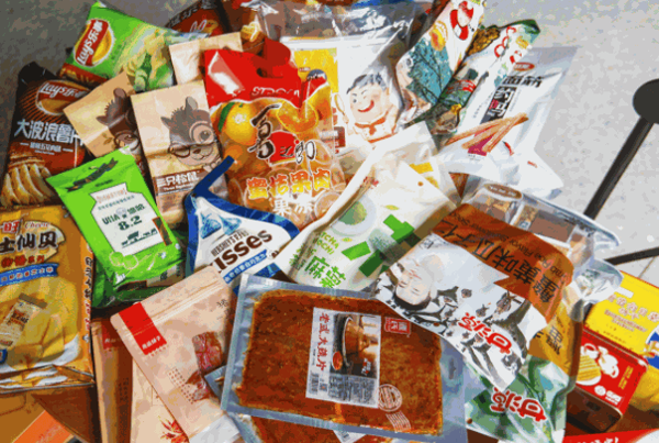 大小爱吃零食