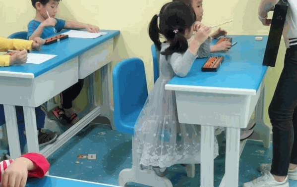 奥博少儿教育珠心算