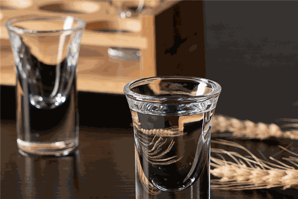 达颖白酒