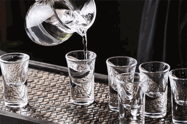 昌隆亿宝白酒