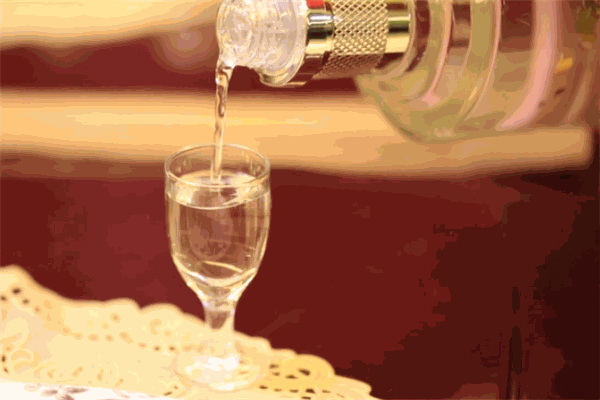 昌隆亿宝白酒