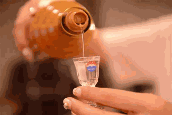 唐沙液白酒