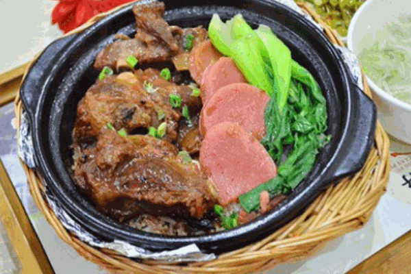 嘟嘟煲仔饭
