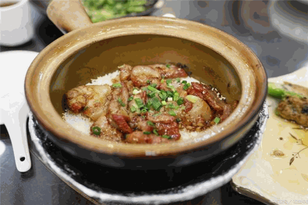 左左腊味煲仔饭