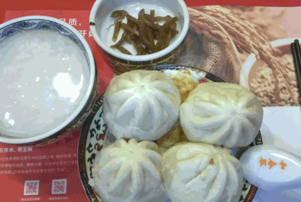 合聚堂小吃车
