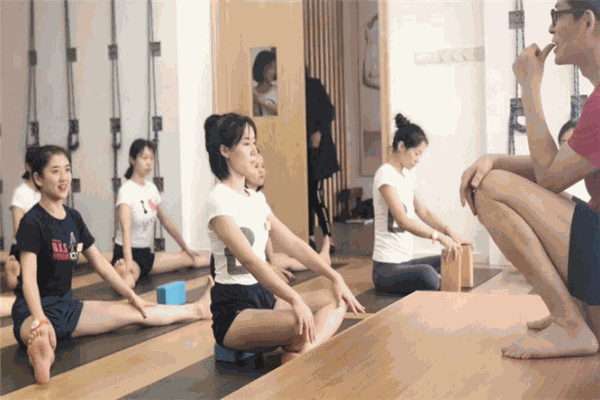 艾扬格瑜伽学院
