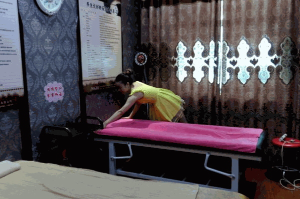 中艾堂艾灸养生馆