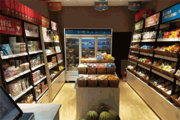 卢秉成零食店
