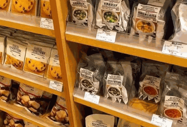 萌小福六块九零食铺子