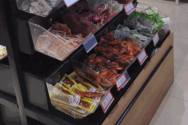 萌小福六块九零食铺子