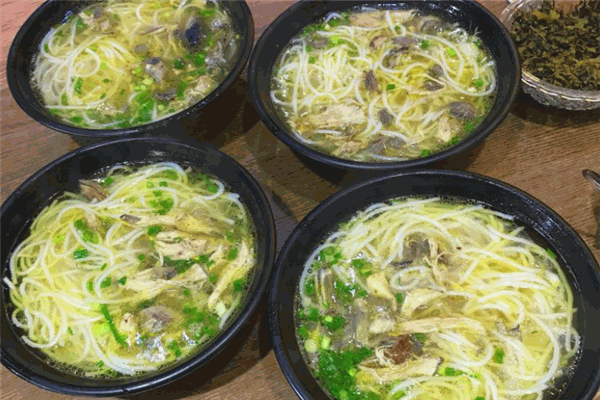 呱呱土鸡米线