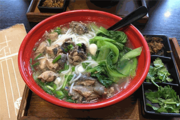 呱呱土鸡米线