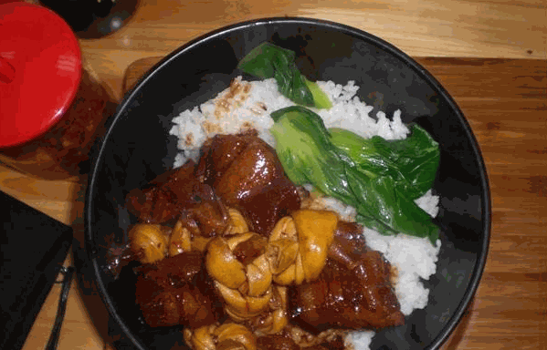 失控猫元气烧肉饭