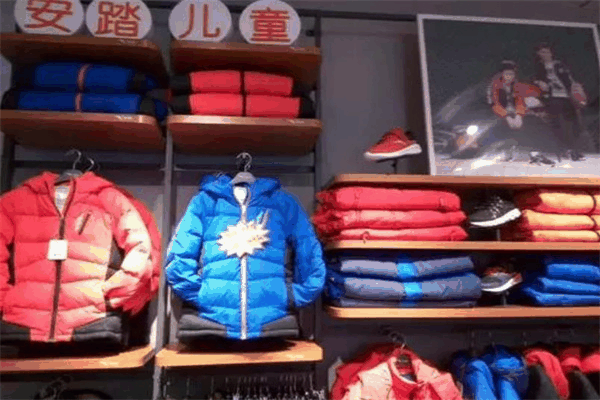 安踏童装