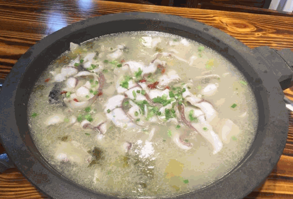 春记石锅鱼火锅