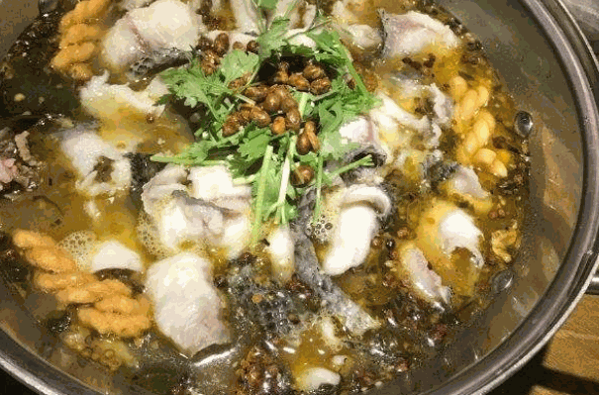 我家酸菜鱼火锅
