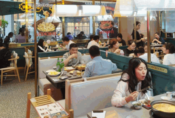 百鸟朝凤港式鸡煲火锅