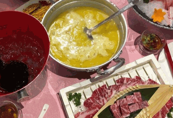 百鸟朝凤港式鸡煲火锅