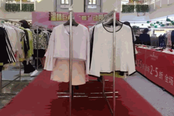 阿陀力女装