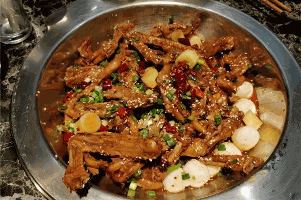 小吖飞鸭爪爪特色火锅