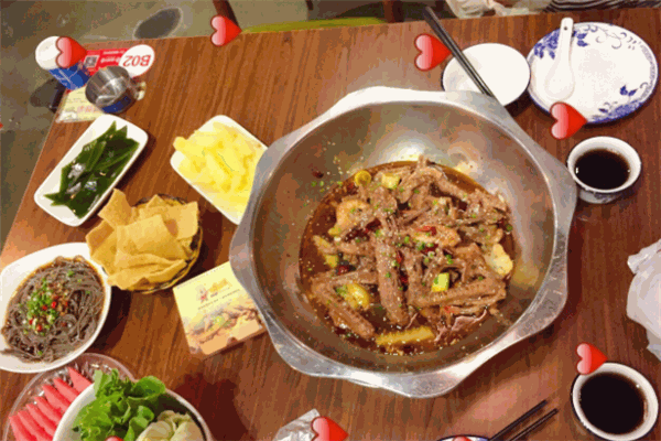 小吖飞鸭爪爪特色火锅