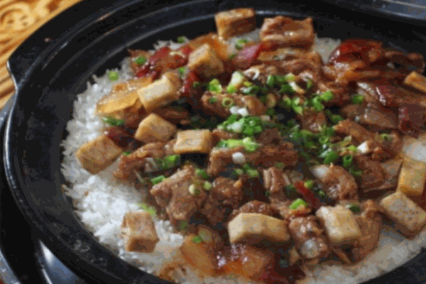 大萌城煲仔饭