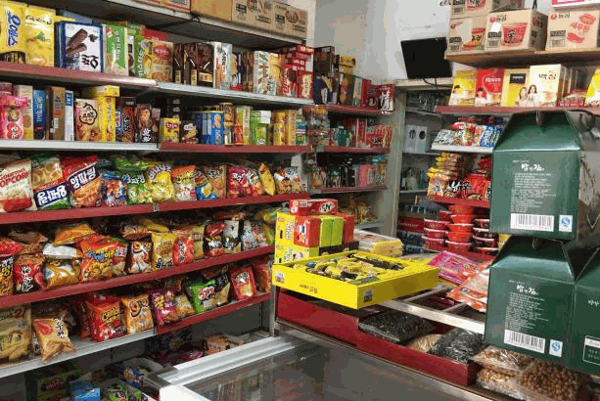 第一张嘴零食店