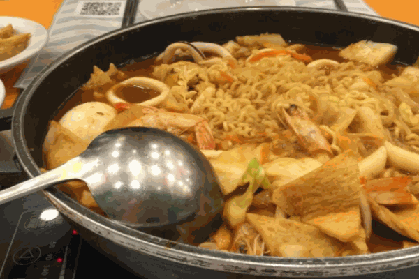 莱德膳韩国年糕火锅