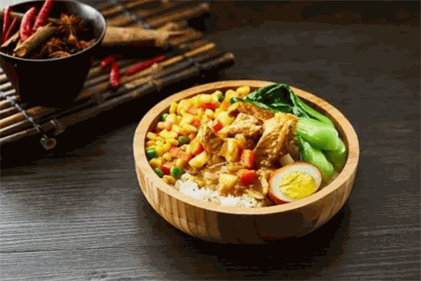 尝饱徒焖烧牛肉饭