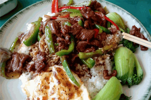 尝饱徒焖烧牛肉饭