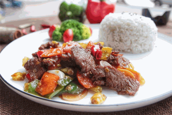 尝饱徒焖烧牛肉饭