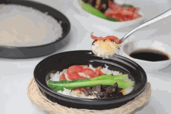 鸽王煲仔饭
