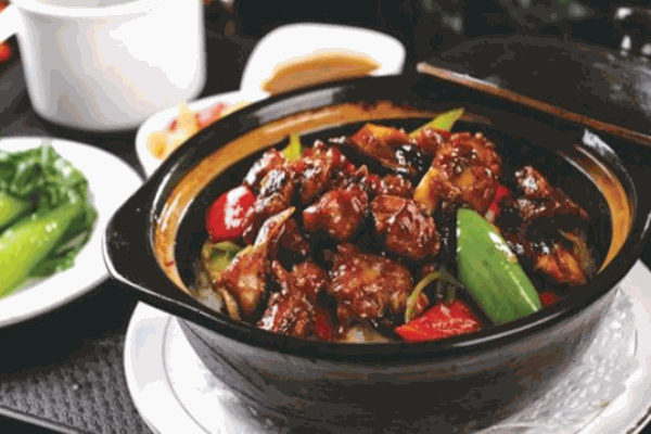 明伍煲仔饭