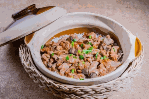 明伍煲仔饭